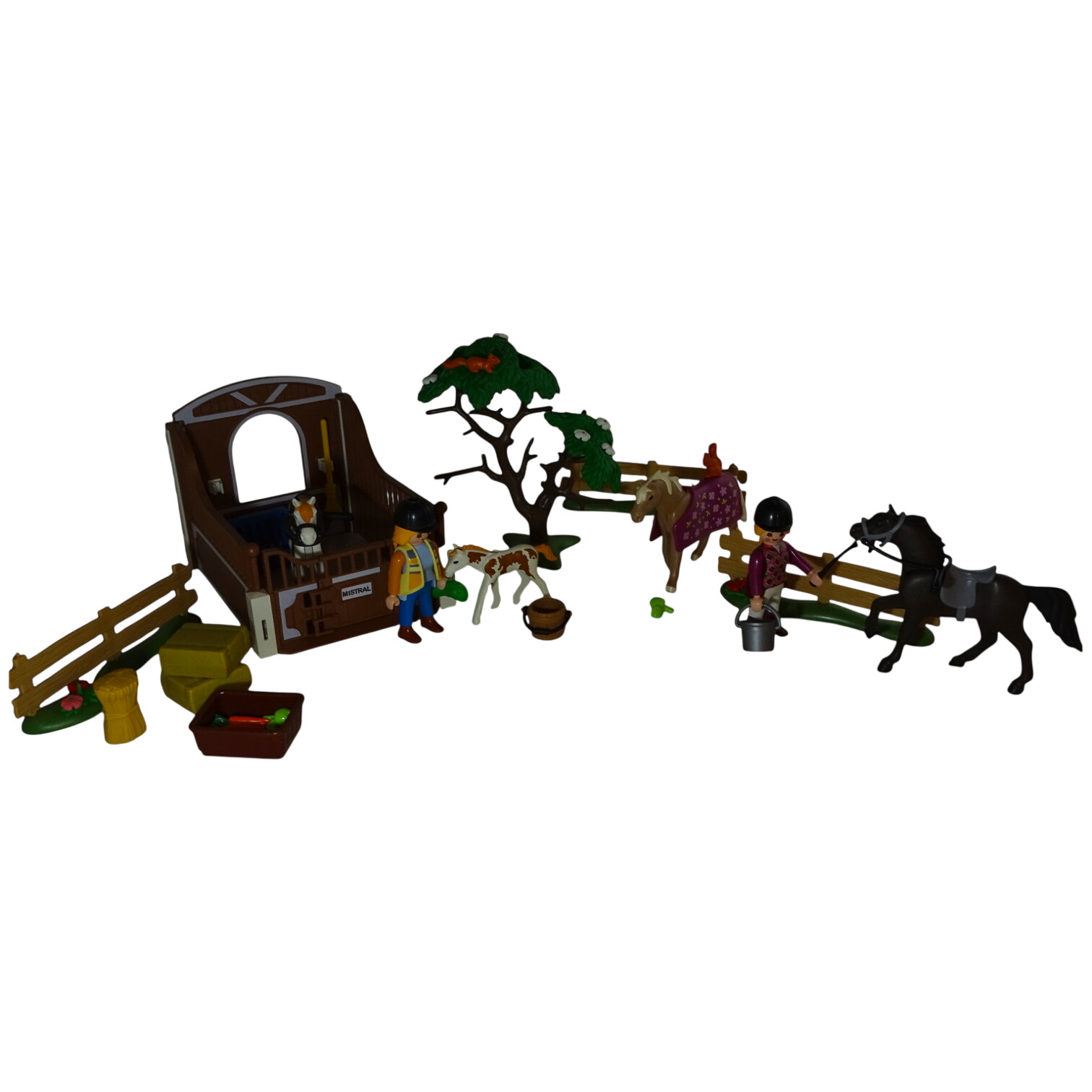 Playmobil 5112 / 5227 « Box, chevaux et cavalières » d'occasion PLAYMOBIL - Dès 4 ans | Ref 12983  -  reconditionné disponible sur Label Emmaüs